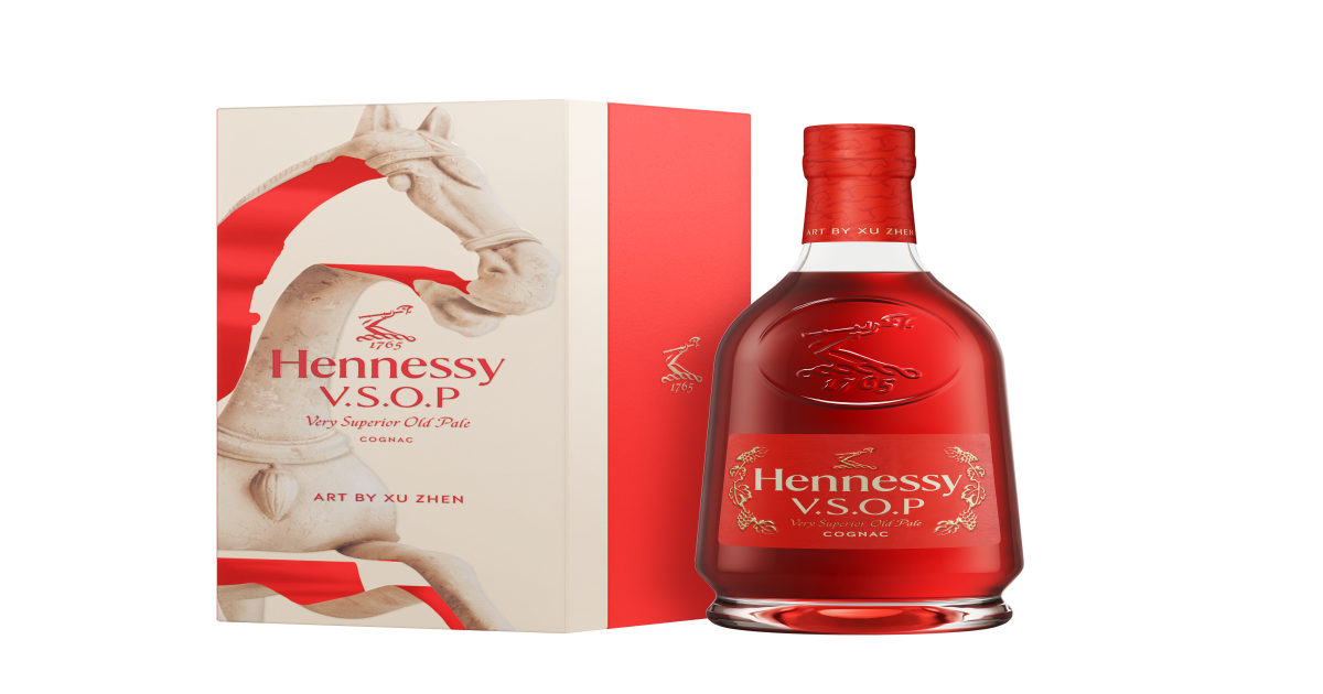 Hennessy VSOP Cognac X Year Of The Horse 2026 Limited Edition Art By Xu Resized HVSOPUP CNY26 RoW 70 Box Bottle Noshadow 