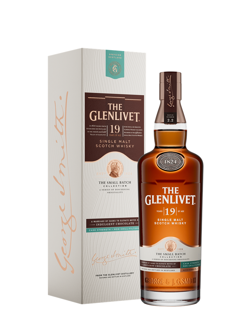 The-Glenlivet_SMALL-BATCH-2025_BOTTLE_PACK_19YO_3QUART_RGB_RZ.png